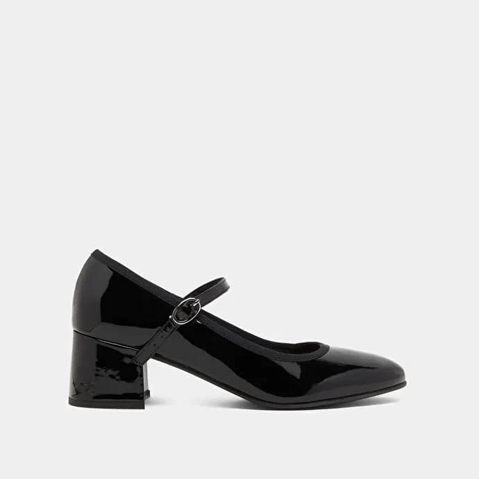 Heeled slippers in black patent leather