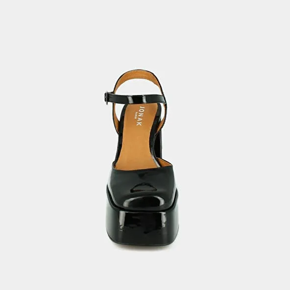 Platform slippers with straps in black patent